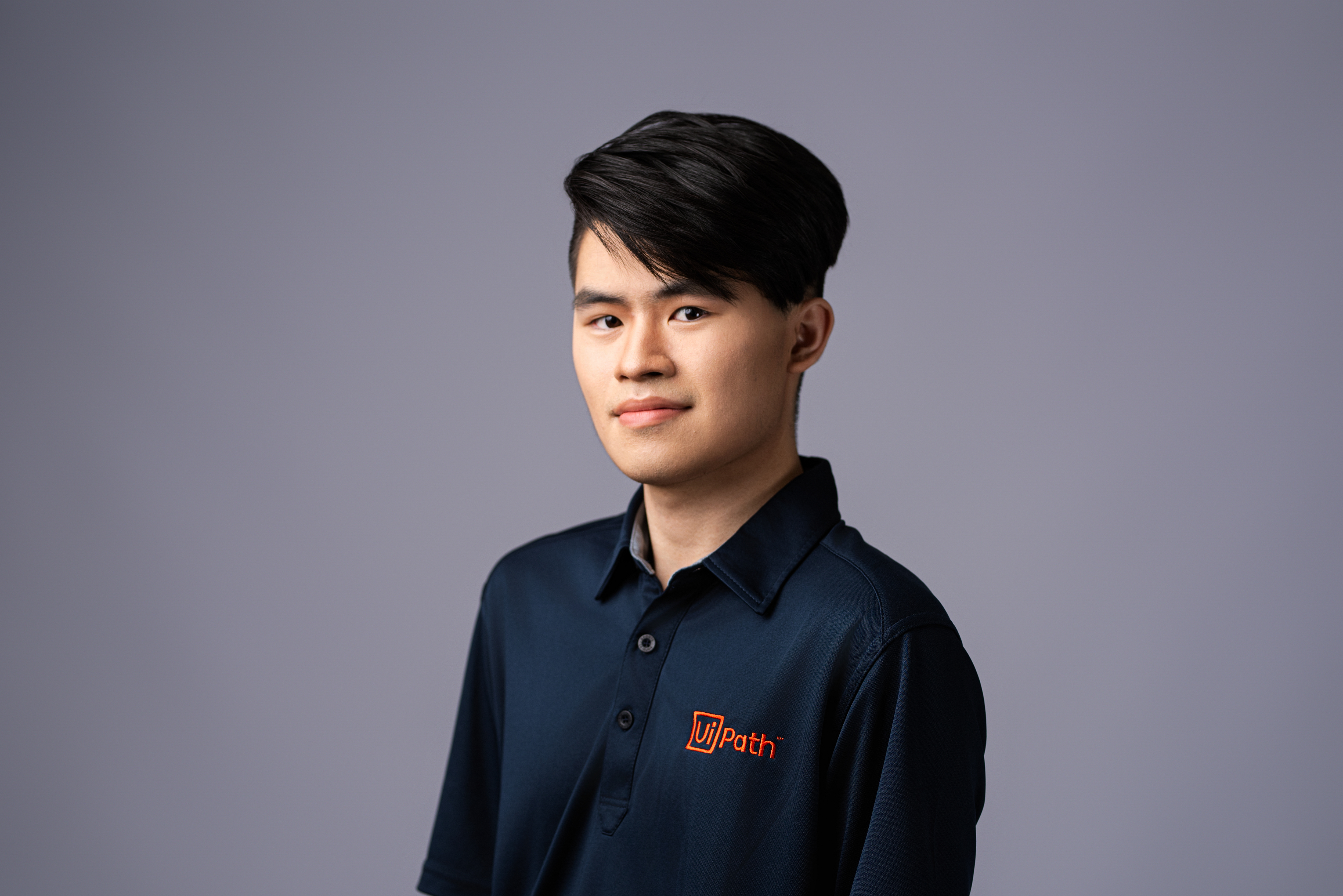 a portrait photo of Justin Liu