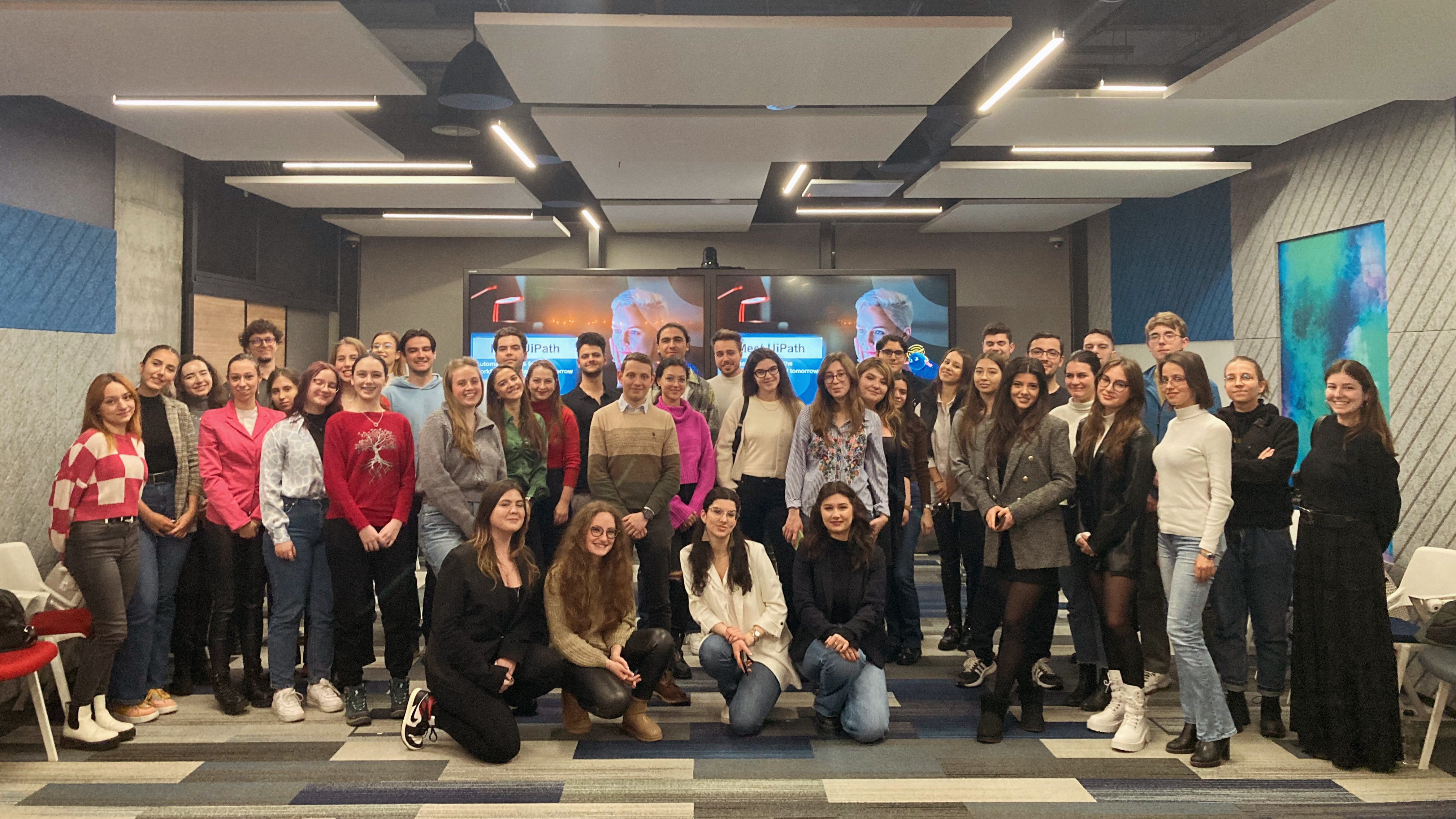 a group photo of students and UiPath employees