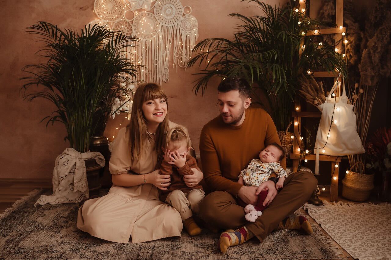 a family portrait photo of Andreea Tomescu