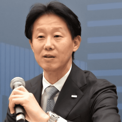 山本 慶 氏