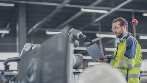 UiPath直撃取材シリーズ：日東電工株式会社 製造現場からバックオフィスまで、UiPath Automation Cloud™を基盤として、会社全体の生産性の向上を狙う